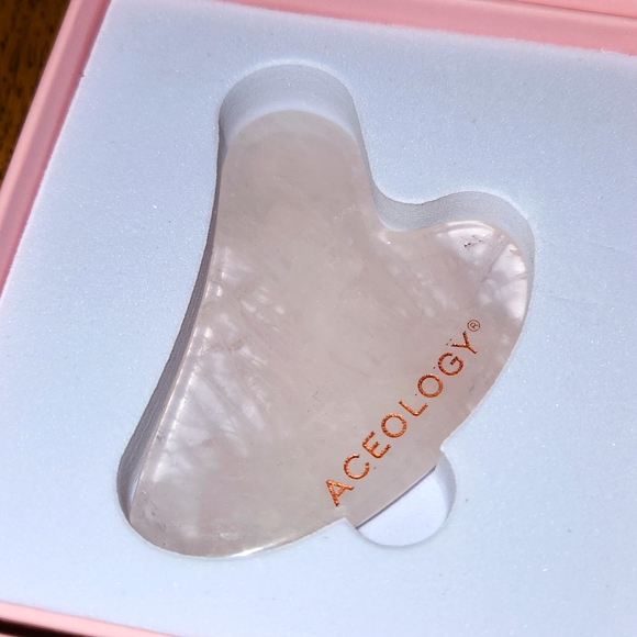 Aceology Rose Quartz Gua Sha Facial Massager - Picture 5 of 6